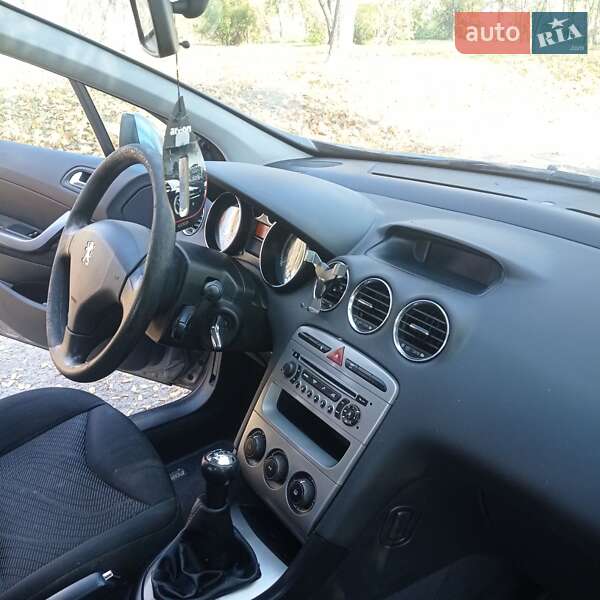 Хетчбек Peugeot 308 2010 в Чугуєві