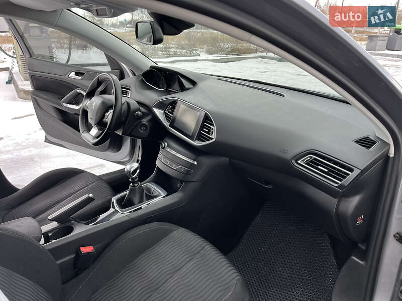 Универсал Peugeot 308 2015 в Киеве