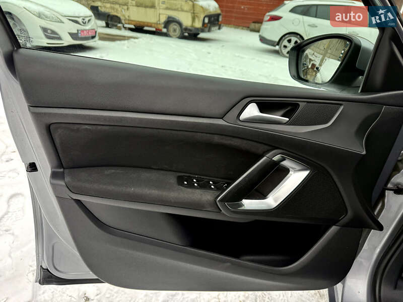 Универсал Peugeot 308 2015 в Ровно