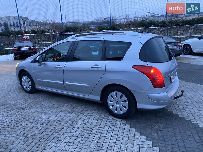 Хэтчбек Peugeot 308 2012 в Стрые