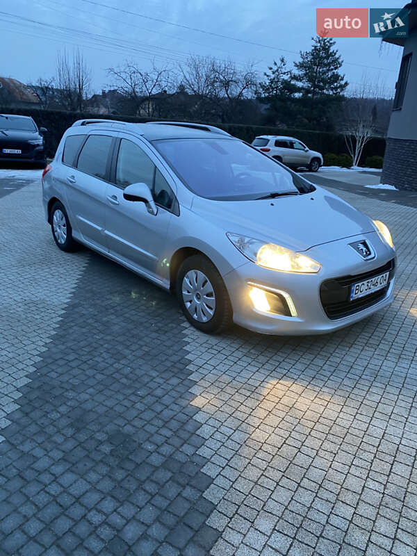 Хэтчбек Peugeot 308 2012 в Стрые