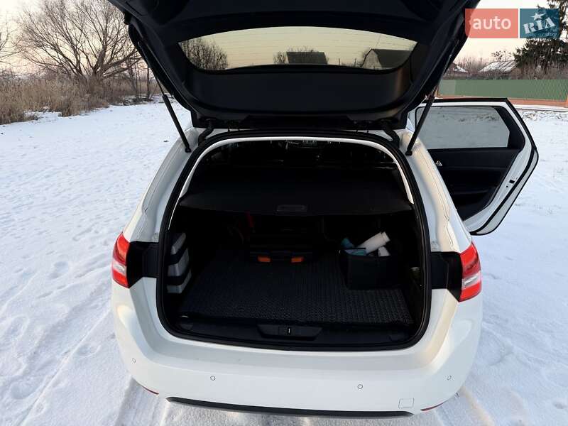 Универсал Peugeot 308 2016 в Киеве