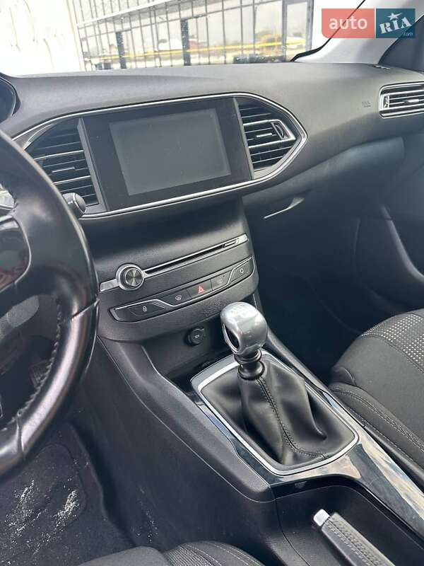 Универсал Peugeot 308 2015 в Луцке