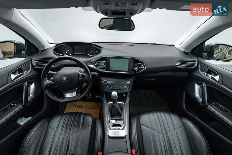 Универсал Peugeot 308 2017 в Киеве