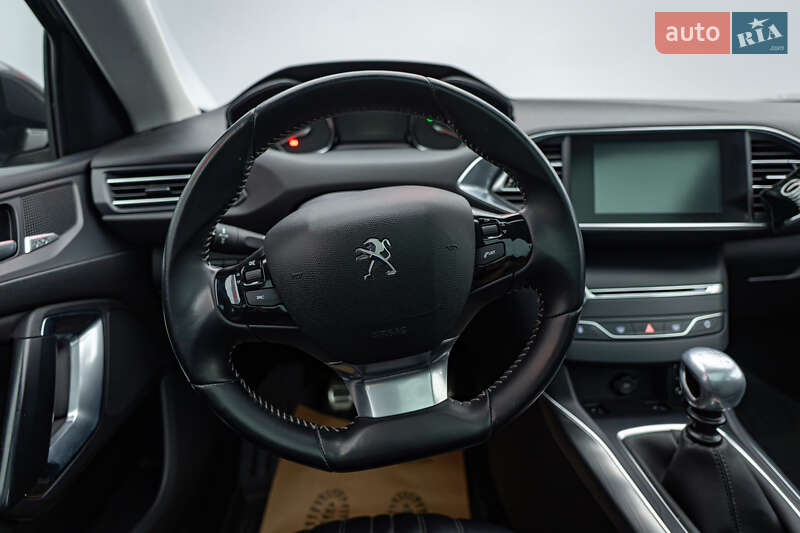 Универсал Peugeot 308 2017 в Киеве