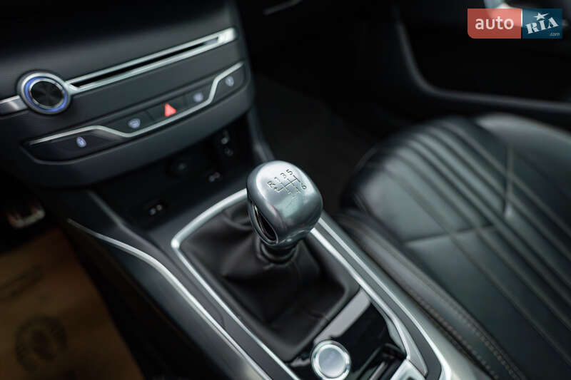 Универсал Peugeot 308 2017 в Киеве