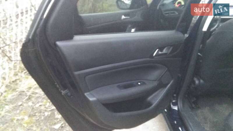 Универсал Peugeot 308 2015 в Черновцах