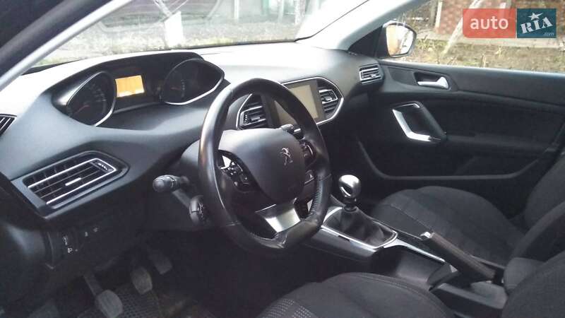 Универсал Peugeot 308 2015 в Черновцах