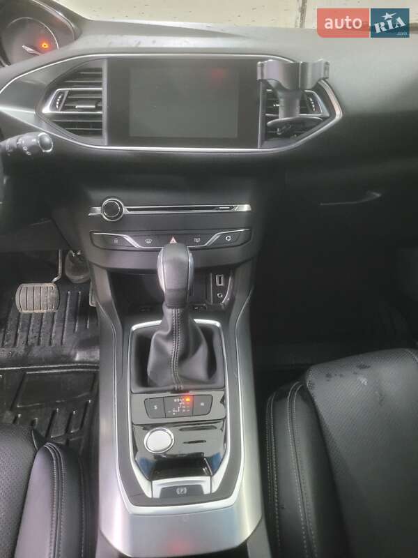 Универсал Peugeot 308 2014 в Киеве