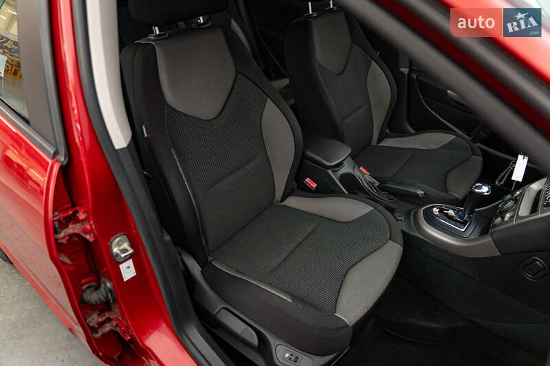 Хэтчбек Peugeot 308 2011 в Киеве