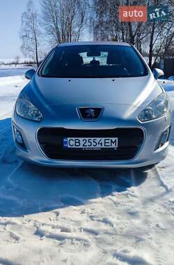 Хэтчбек Peugeot 308 2011 в Чернигове