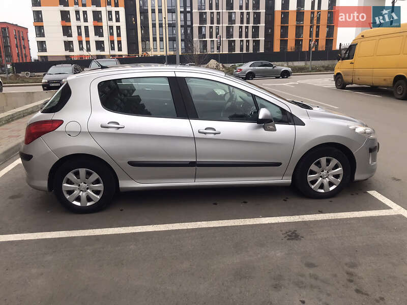 Хэтчбек Peugeot 308 2008 в Киеве