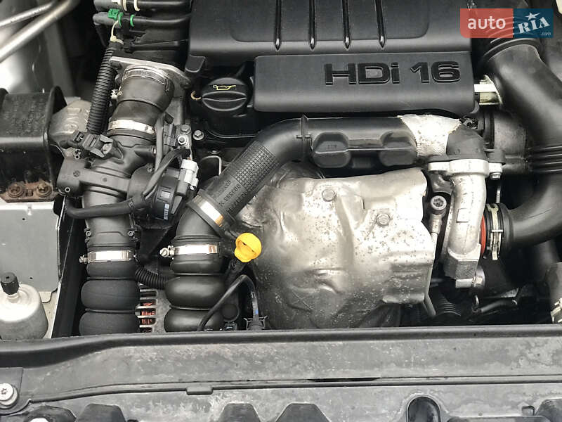 Хэтчбек Peugeot 308 2008 в Киеве