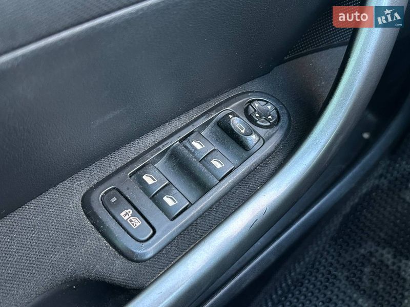 Хэтчбек Peugeot 308 2012 в Киеве