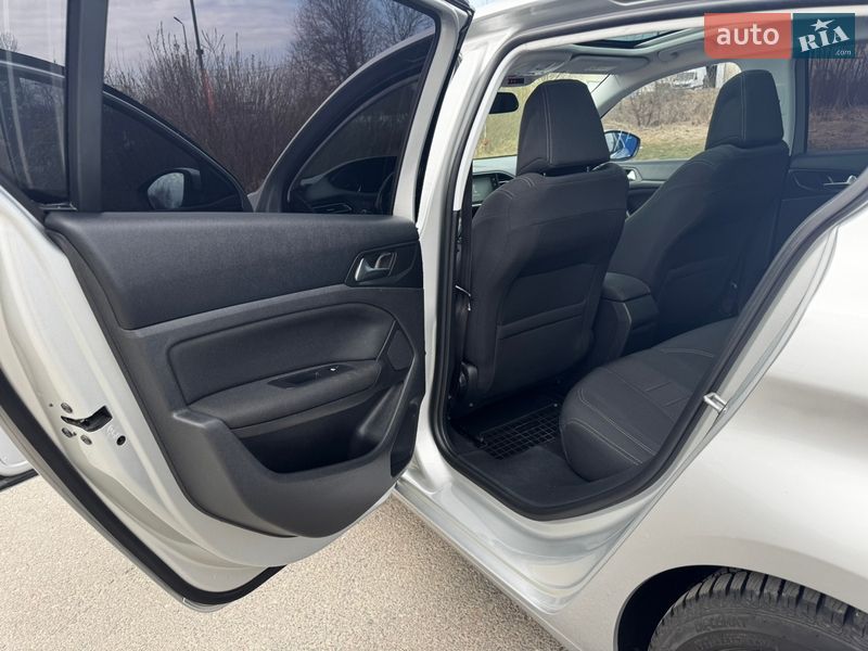 Хетчбек Peugeot 308 2014 в Дрогобичі