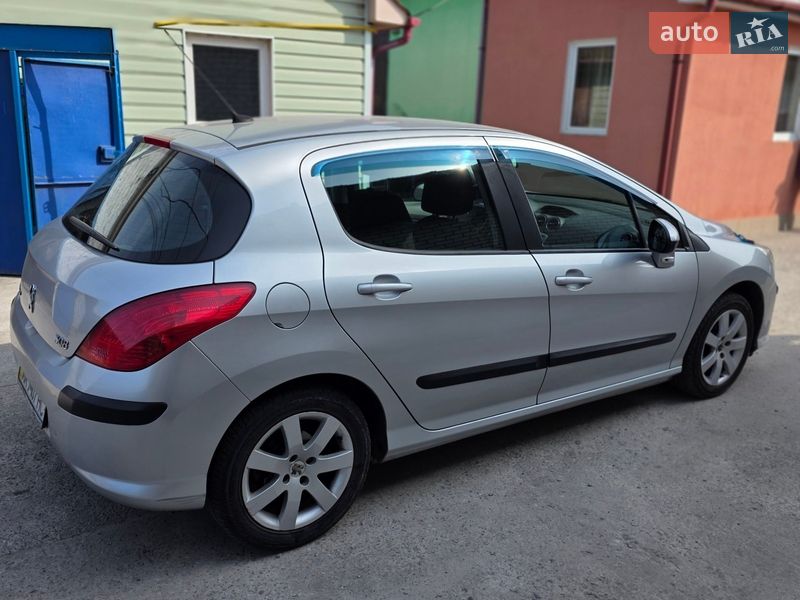 Хетчбек Peugeot 308 2010 в Києві