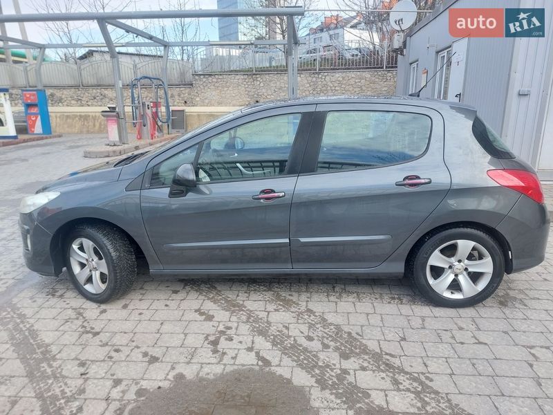 Хэтчбек Peugeot 308 2009 в Тернополе