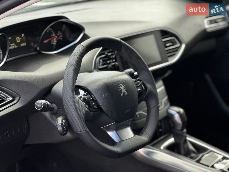 Универсал Peugeot 308 2016 в Ровно