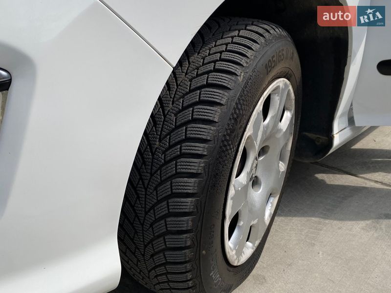 Универсал Peugeot 308 2011 в Рудки