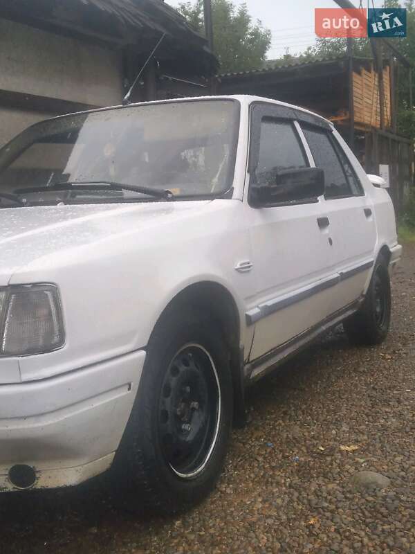 Ліфтбек Peugeot 309 1990 в Рожнятові