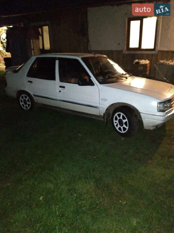 Ліфтбек Peugeot 309 1990 в Рожнятові