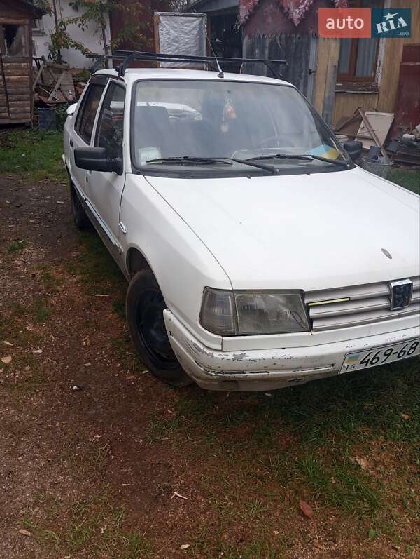Ліфтбек Peugeot 309 1990 в Рожнятові