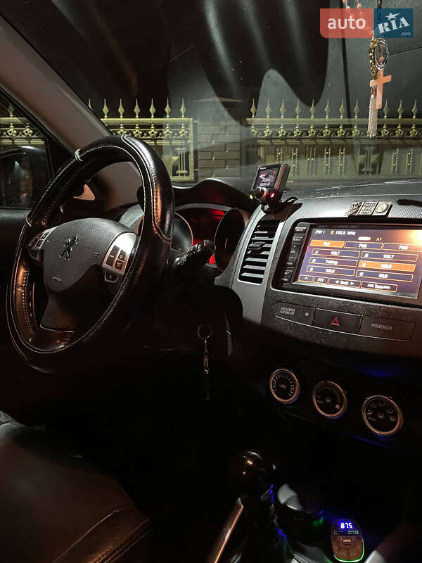 Позашляховик / Кросовер Peugeot 4007 2008 в Стрию