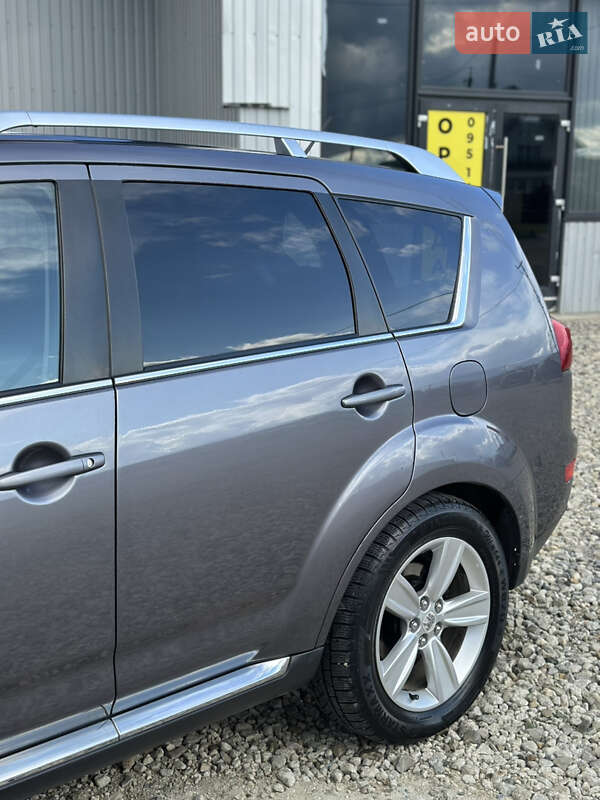 Позашляховик / Кросовер Peugeot 4007 2010 в Чернівцях