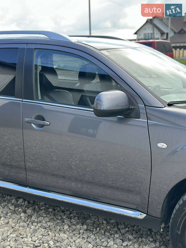 Позашляховик / Кросовер Peugeot 4007 2010 в Чернівцях