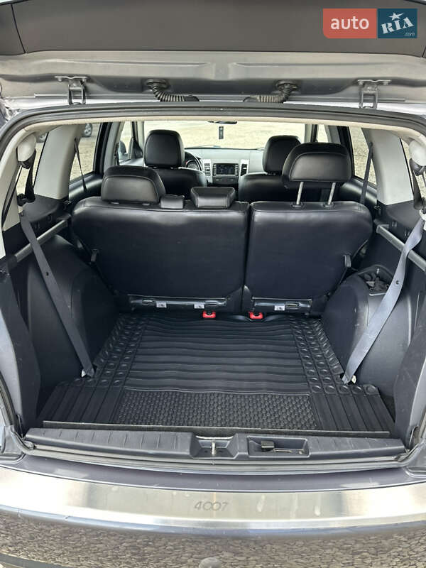 Позашляховик / Кросовер Peugeot 4007 2010 в Чернівцях