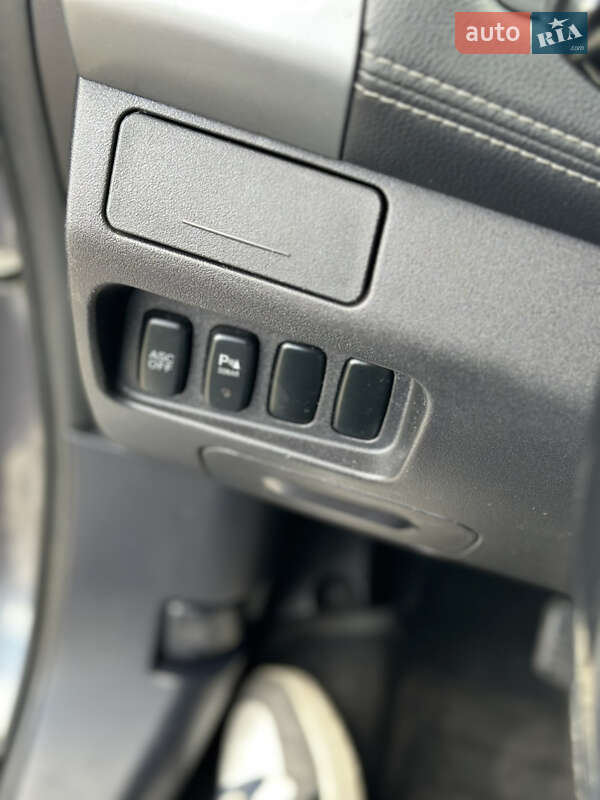 Позашляховик / Кросовер Peugeot 4007 2010 в Чернівцях