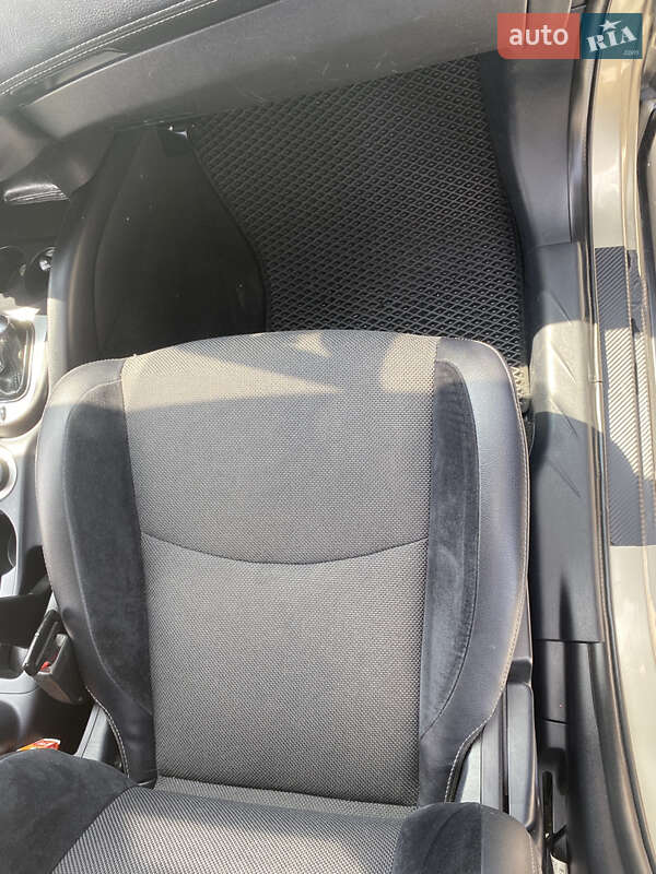 Позашляховик / Кросовер Peugeot 4007 2010 в Підгайцях