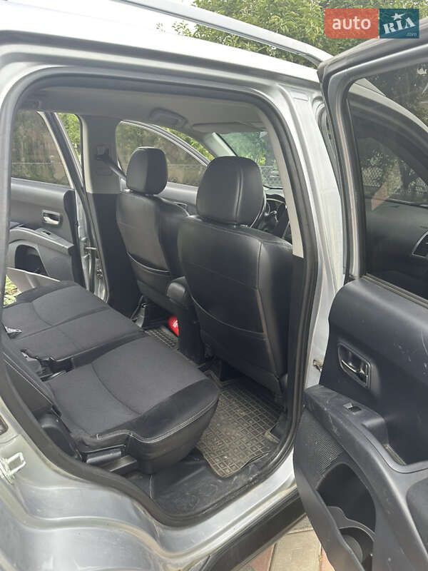 Позашляховик / Кросовер Peugeot 4007 2008 в Чернівцях