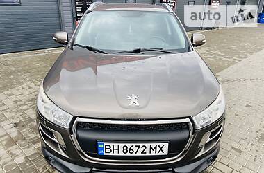 Позашляховик / Кросовер Peugeot 4008 2012 в 