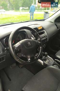 Позашляховик / Кросовер Peugeot 4008 2012 в 