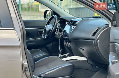 Позашляховик / Кросовер Peugeot 4008 2012 в 