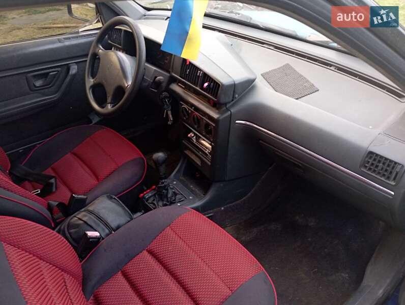 Седан Peugeot 405 1992 в Бориславі