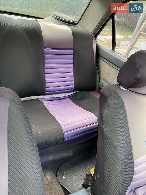 Седан Peugeot 405 1988 в Радивиліві