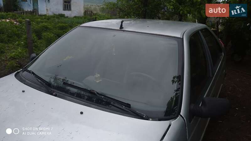 Седан Peugeot 405 1989 в Остроге