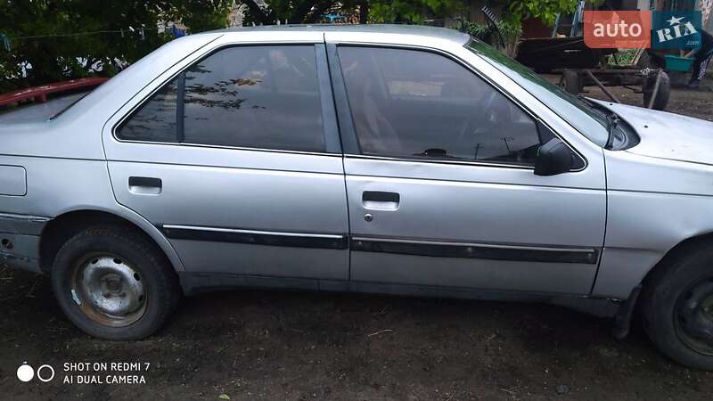 Седан Peugeot 405 1989 в Остроге