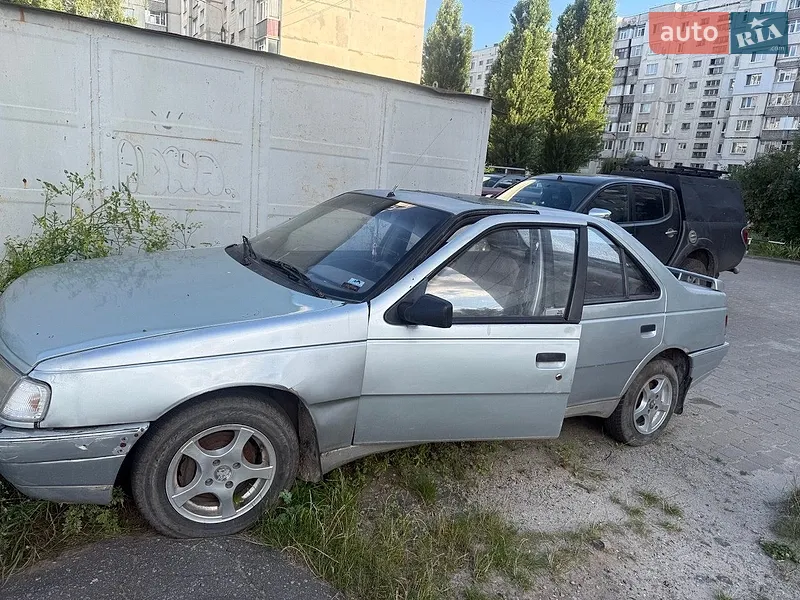 Peugeot 405