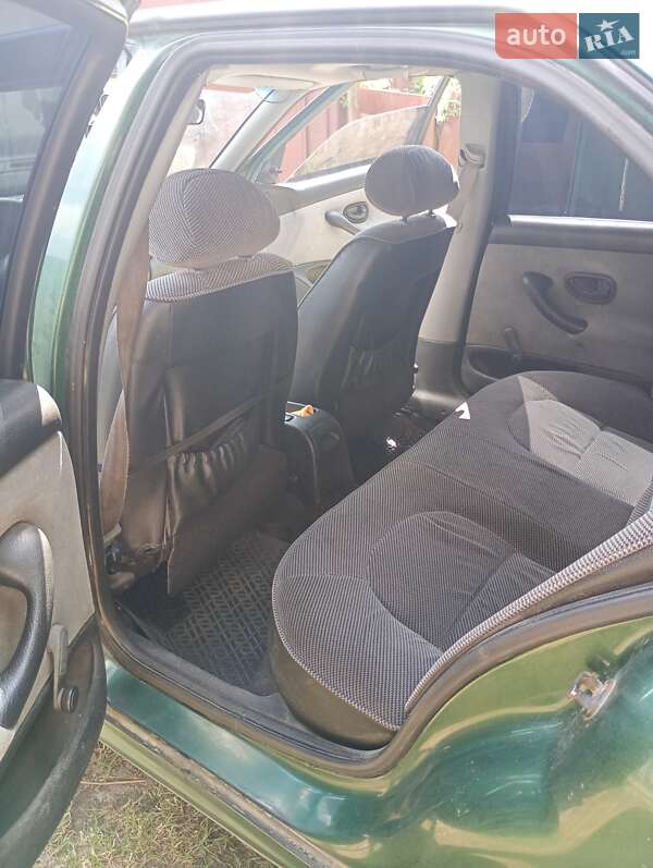 Седан Peugeot 406 1999 в Косове