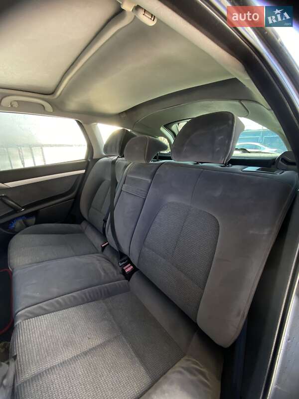 Универсал Peugeot 407 2004 в Вараше