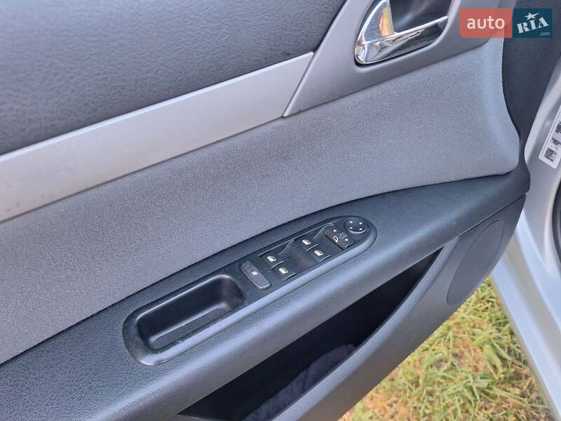 Седан Peugeot 407 2004 в Чернівцях