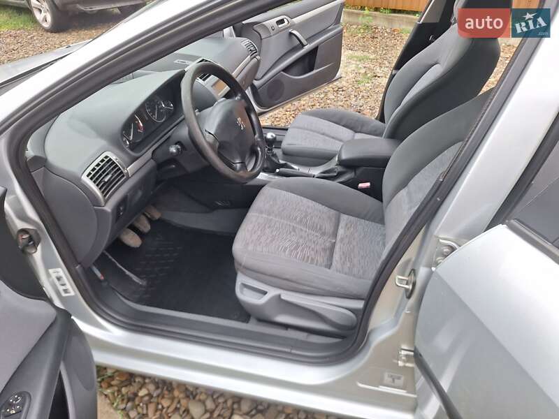Седан Peugeot 407 2004 в Чернівцях