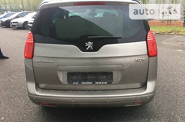 Внедорожник / Кроссовер Peugeot 5008 2011 в Киеве