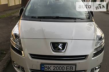 Универсал Peugeot 5008 2011 в Дубно