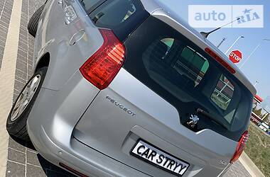 Мінівен Peugeot 5008 2011 в 