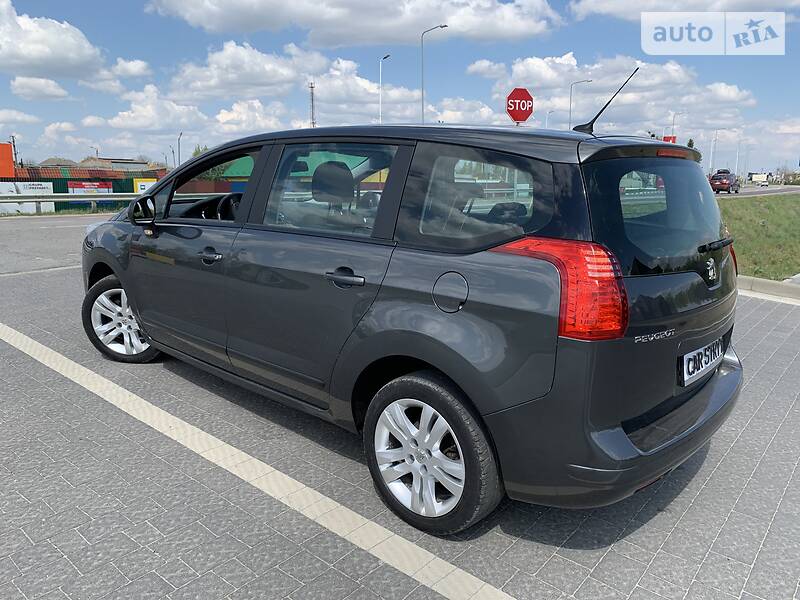 Мінівен Peugeot 5008 2010 в Стрию