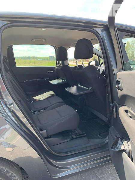 Мінівен Peugeot 5008 2010 в Стрию